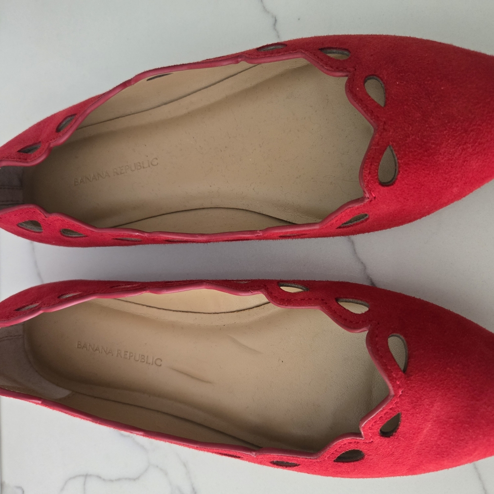 Banana Republic Red Women's Shoes/Flats. Suede. Size 6.